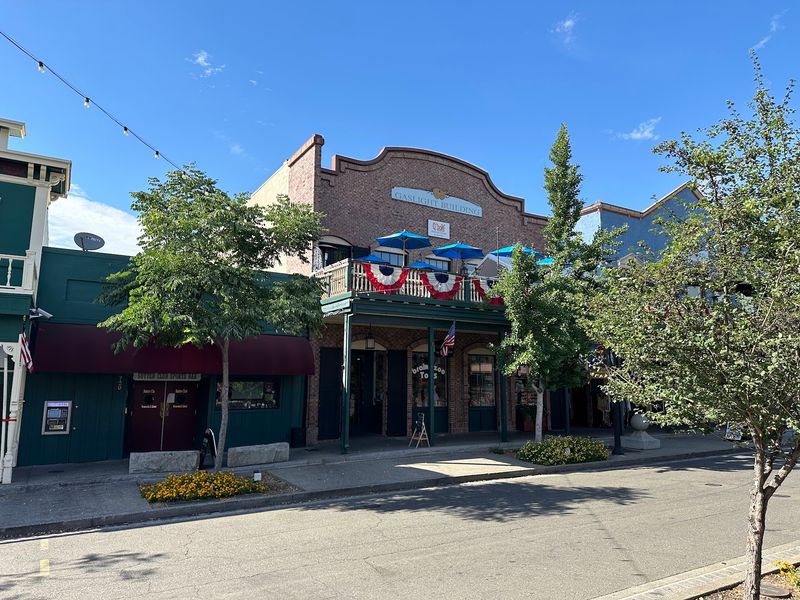 The 12 Best Suburbs Near Sacramento, California For An Affordable Retirement - Decor Hint Folsom