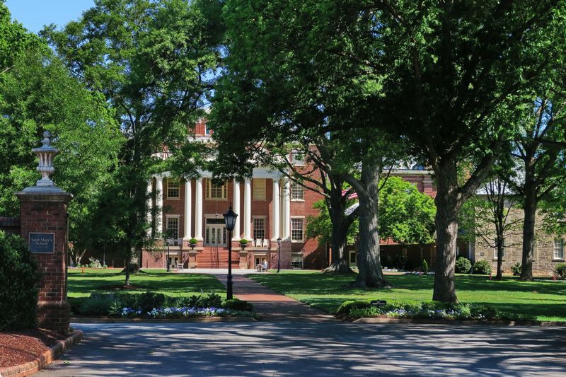 A Capital City Address With Plenty Nearby