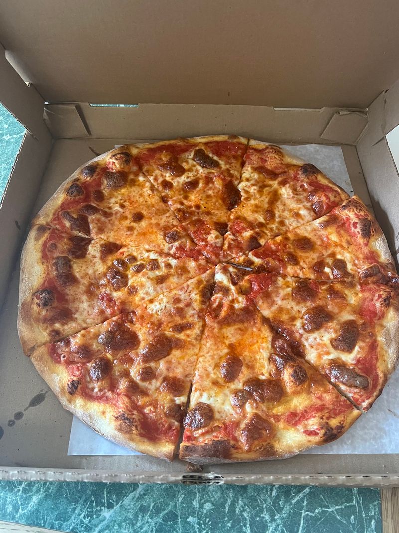 Thin-Crust Pizza With That Famous Crunch