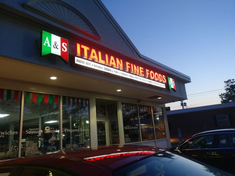 This Connecticut Italian Market Makes Fresh Mozzarella, Sausage And Pasta Using Old-World Family Traditions - Decor Hint Fairfield Makes It An Easy Stop For Stocking Up