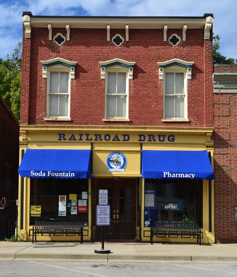Everyone Goes To Lexington, But This Nearby Kentucky Town Has Just As Much Horse Country Charm - Decor Hint Sweet Stops And A Soda Fountain