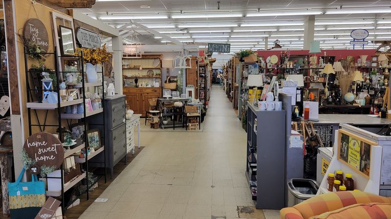 Queen of Hearts Antiques & Interiors