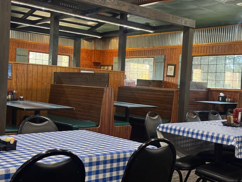 9 Georgia BBQ Joints Serving Steaks Big Enough To Feed A Family - Decor Hint Blackbeard's B & B Bar-B-Que