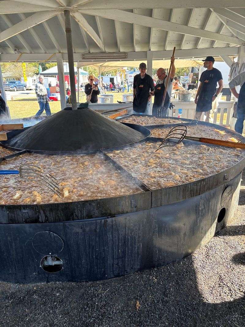 This North Carolina Festival Uses The World's Largest Frying Pan To Cook Up To 365 Chickens At Once - Decor Hint Frying 365 Chickens Takes Teamwork And Pitchforks