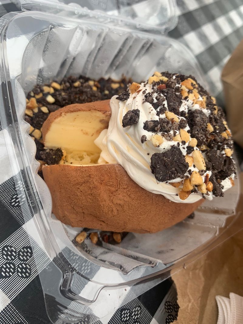 People Stop At This Idaho Drive-Thru Window Just To Order Ice Cream Shaped Like A Baked Potato - Decor Hint Shakes, Spuds, And Surprises