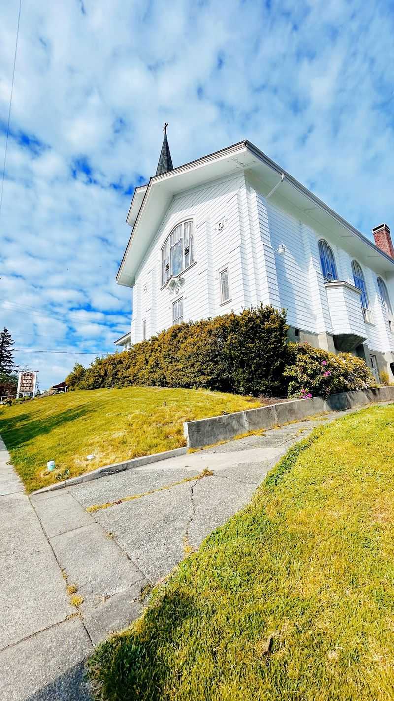 10 Washington Churches So Beautiful They Look Straight Out Of The Old World - Decor Hint Sacred Heart Catholic Church, Bellingham