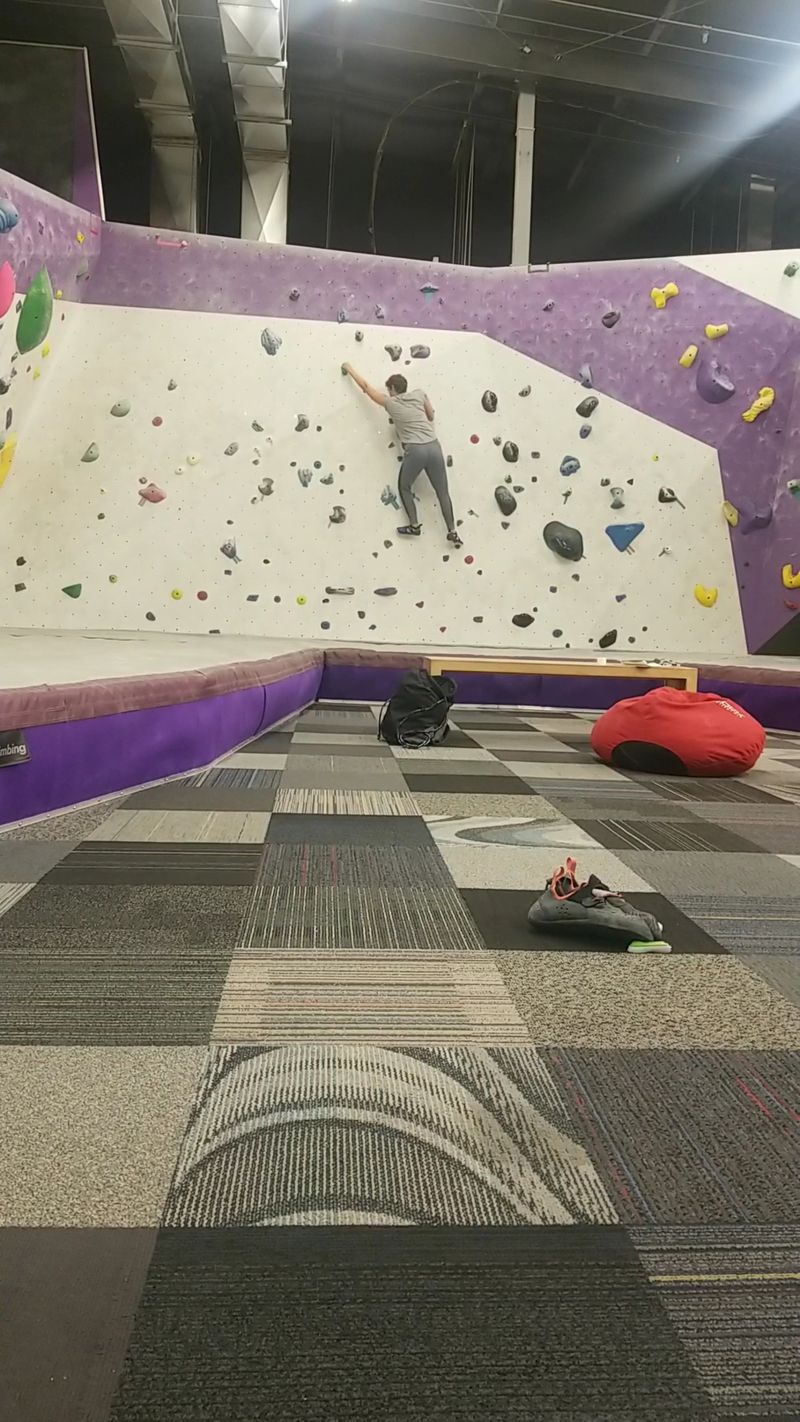 Color-Graded Routes That Keep Rotating
