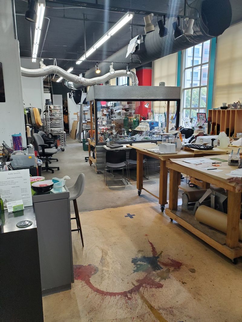 This Kentucky Glass Studio Lets You Walk In And Create Your Own Masterpiece - Decor Hint Meet The Man Behind The Flame