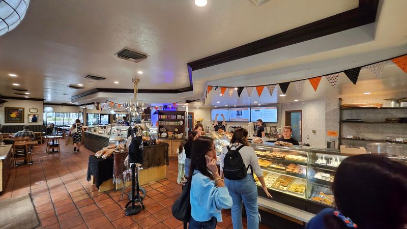 Ettore's Bakery and Restaurant