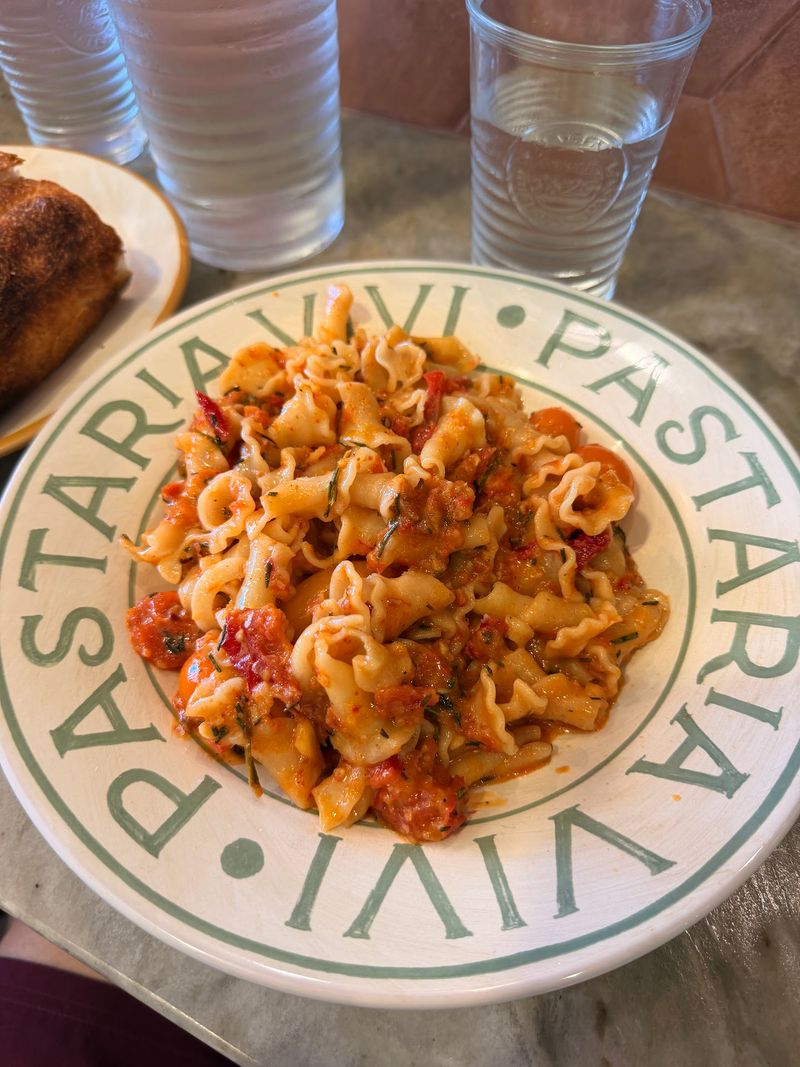 This California Pasta Shop Makes Fresh Ravioli Daily And Offers Over 75 Pasta And Sauce Combinations - Decor Hint Seventy-Five Combinations Means You Will Need A Game Plan