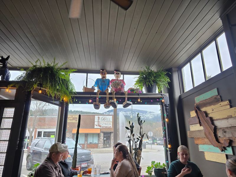 This North Idaho Mexican Kitchen Piles Plates So High That Diners Head Home With Leftovers After Dinner - Decor Hint Small Room, Big Hospitality, Plenty Of Families