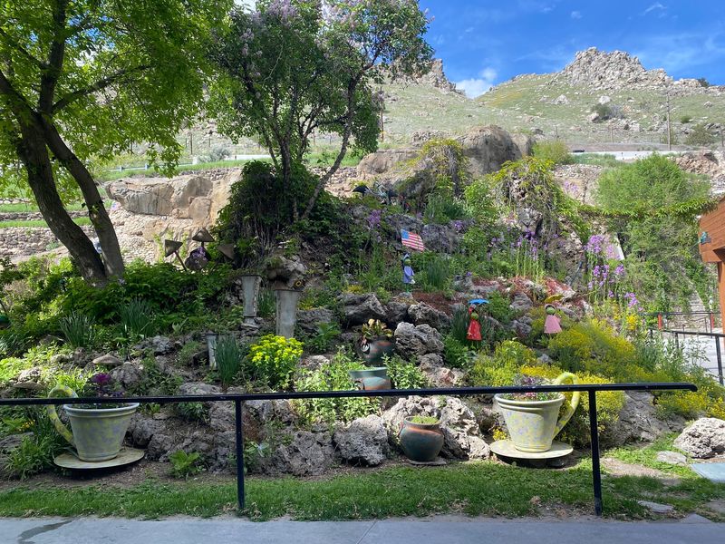Two Hundred Thousand Gallons Of Natural Hot Water Fill The Pools At This Idaho Resort Every Day - Decor Hint The Gardener Deserves A Standing Ovation