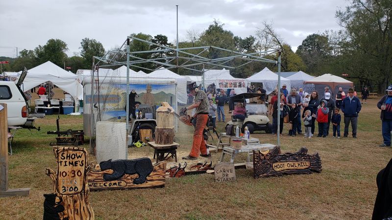 This Massive Georgia Apple Festival Takes Over A Mountain Town For Two October Weekends - Decor Hint Old-Time Skills Brought Back To Life