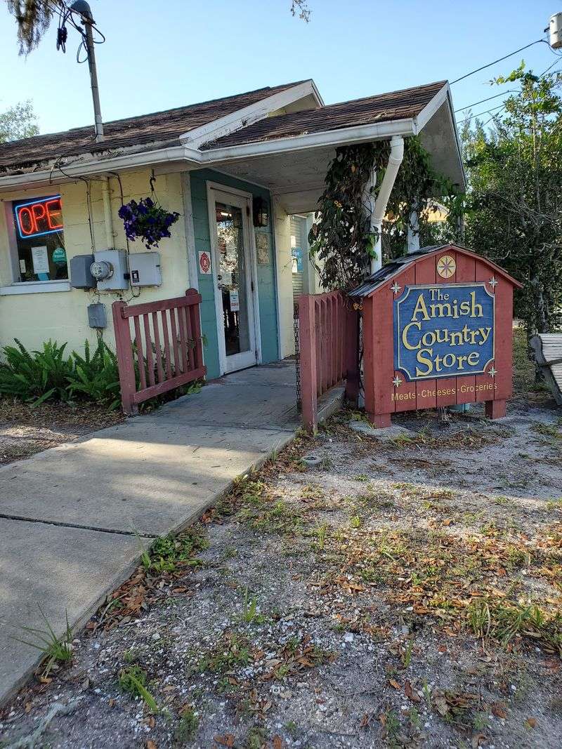 At This Amish-Style Store In Florida, You Leave With Shoofly Pie, Whoopie Pies, And Made-To-Order Deli Sandwiches - Decor Hint Know Before You Drive Over