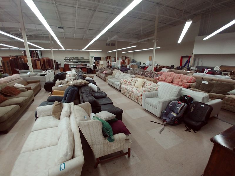 Savannah, Georgia’s 9 Top Under-The-Radar Thrift Shops For Incredible Bargains - Decor Hint ReStore