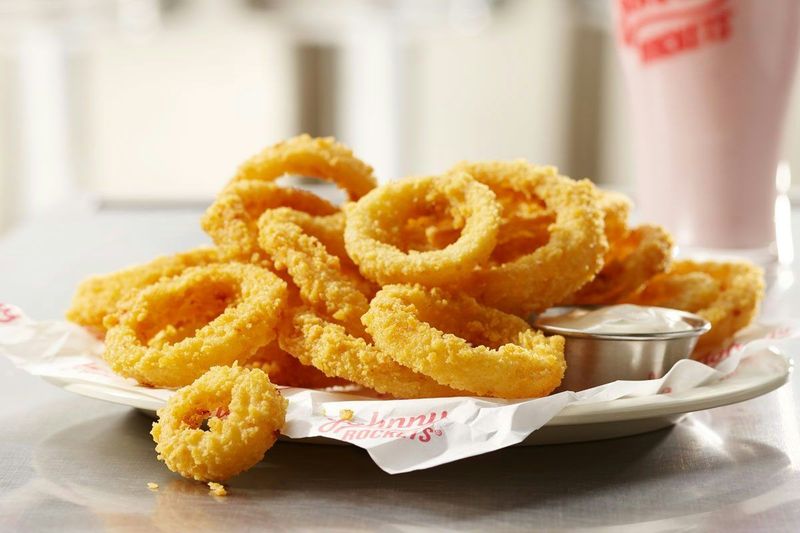 This Retro Maryland Diner Serves Crispy Onion Rings That People Keep Raving About - Decor Hint Fuel Up Mid-Shopping At Maryland's Biggest Mall