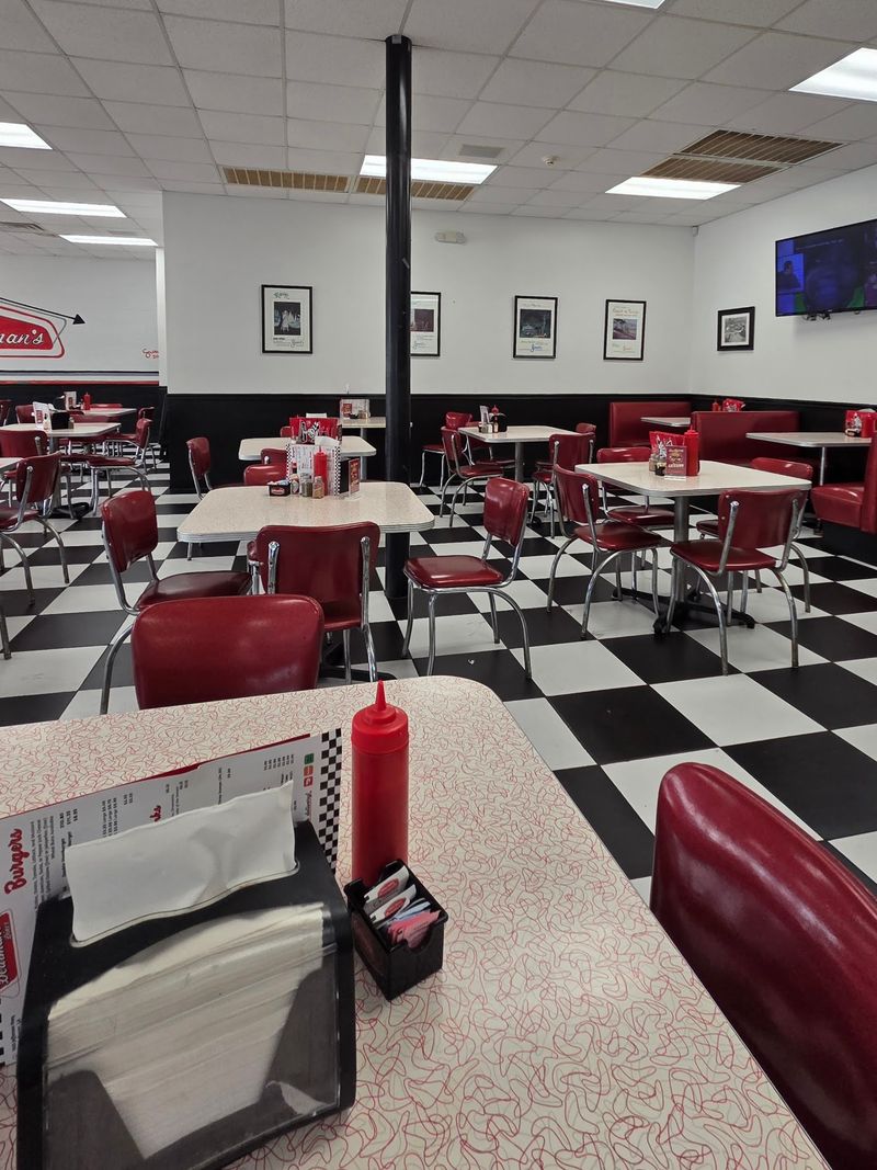 This Louisiana Roadside Restaurant Serves Hot Dogs With A Big Dose Of Old-School Charm - Decor Hint Plan Your Trip Down Jefferson Highway Before The Grill Cools