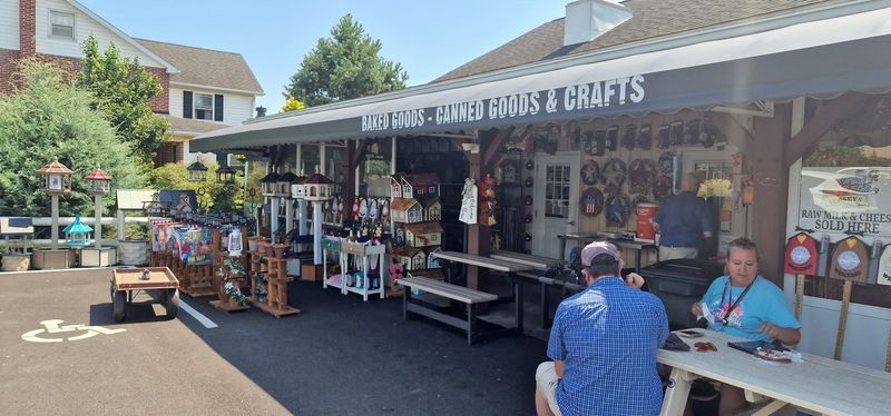 The Amish Store In Pennsylvania Where You Buy Warm Homemade Pretzels, Frosted Lemonade, And Handmade Crafts - Decor Hint Root Beer Floats And Soft Serve For The Sweet Tooth Crowd