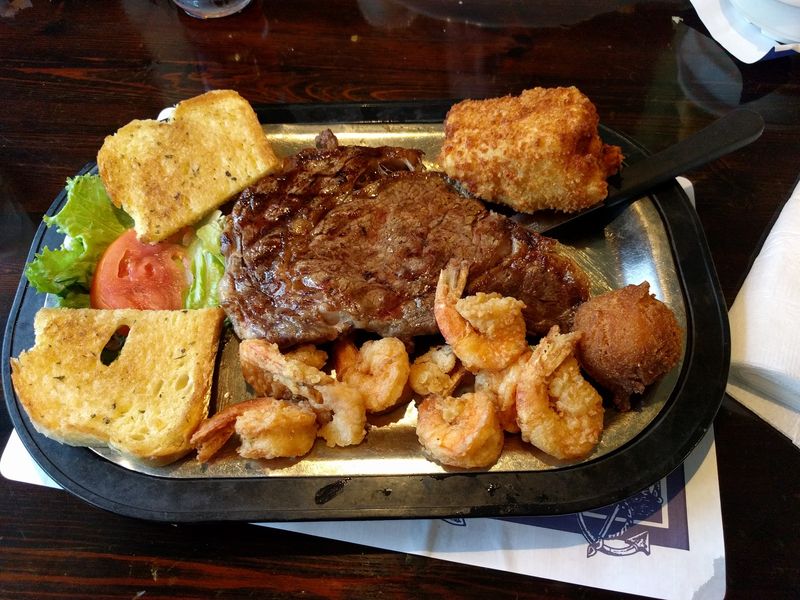This Tiny Georgia Seafood Spot Has Fried Clams That Are Worth The Drive - Decor Hint Steaks And Comfort Food For Every Appetite