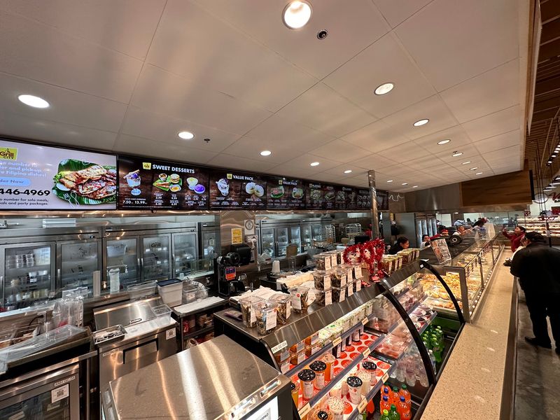 12 California Asian Supermarkets With Food Courts Worth Exploring - Decor Hint Seafood City Supermarket, Anaheim