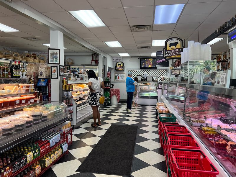 This Connecticut Italian Market Makes Fresh Mozzarella, Sausage And Pasta Using Old-World Family Traditions - Decor Hint Italian Favorites Keep Regulars Coming Back