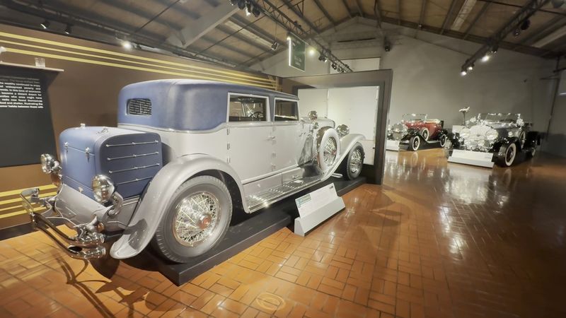 This Michigan Museum Pairs Classic German Cars With Brilliant Fall Color - Decor Hint Mercedes Legends With Secret Stories
