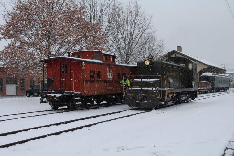 Pennsylvania's Magical Christmas Train Brings Santa To Every Child With Hot Chocolate And A Story - Decor Hint Jingle Bells Gets A Train Whistle Solo