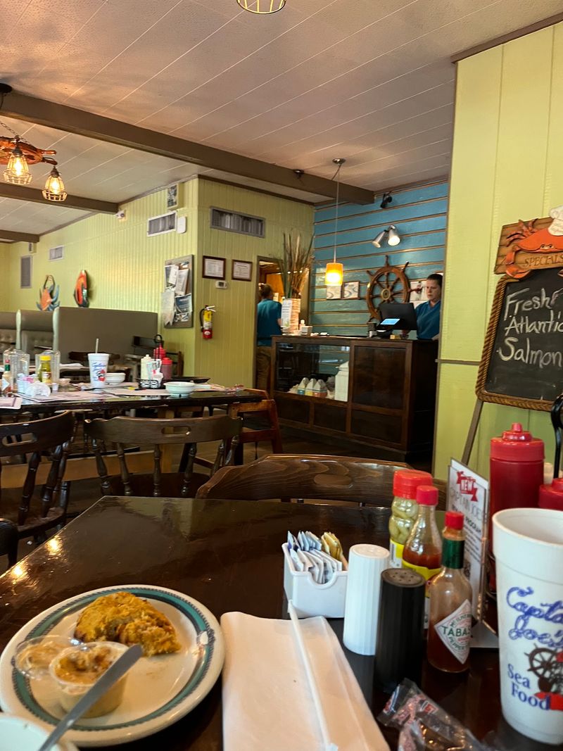 This Tiny Georgia Seafood Spot Has Fried Clams That Are Worth The Drive - Decor Hint A Salad Bar With Its Own Fan Club