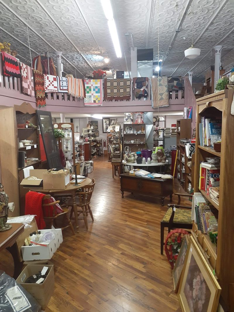 Memories & More Antique Mall In Fairbury