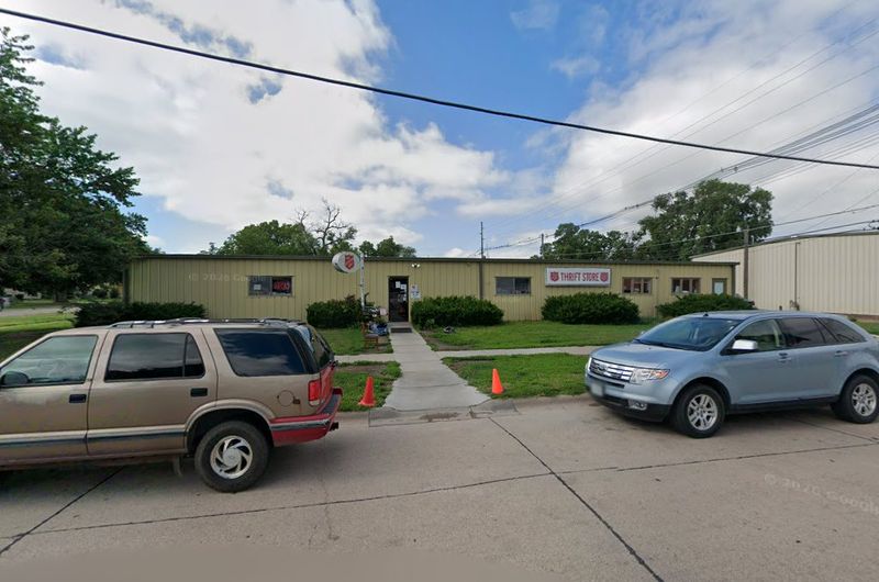 10 Giant Nebraska Thrift Stores Where Twenty-Five Dollars Still Fills Whole Bags With Finds - Decor Hint The Salvation Army Family Store
