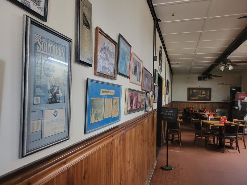 Lasyone's Meat Pie Restaurant