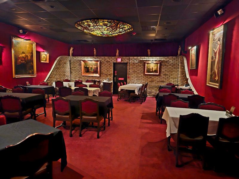 A Tampa Landmark That Starts Dinner At Five