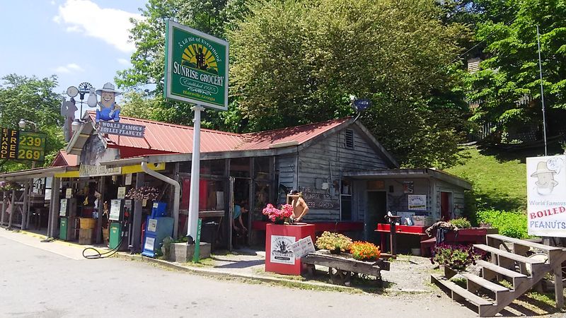 This Old-School Georgia Mountain Market Has Been A Roadside Favorite For Generations - Decor Hint Fill Up At A Pump That Looks Like A Museum Piece