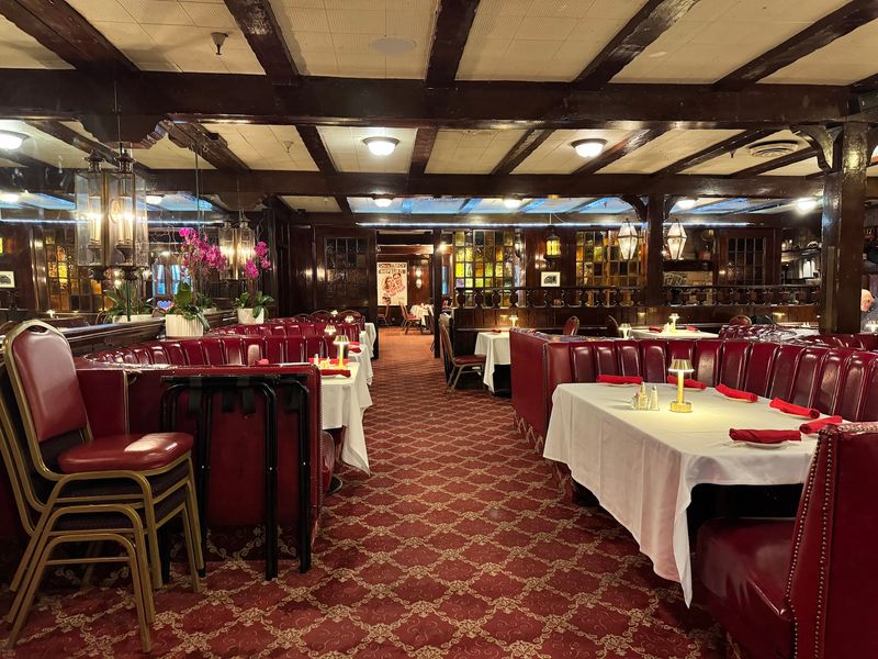 12 Family-Owned California Steakhouses That Cook Beef The Old-Fashioned Way - Decor Hint Smoke House Restaurant, Burbank