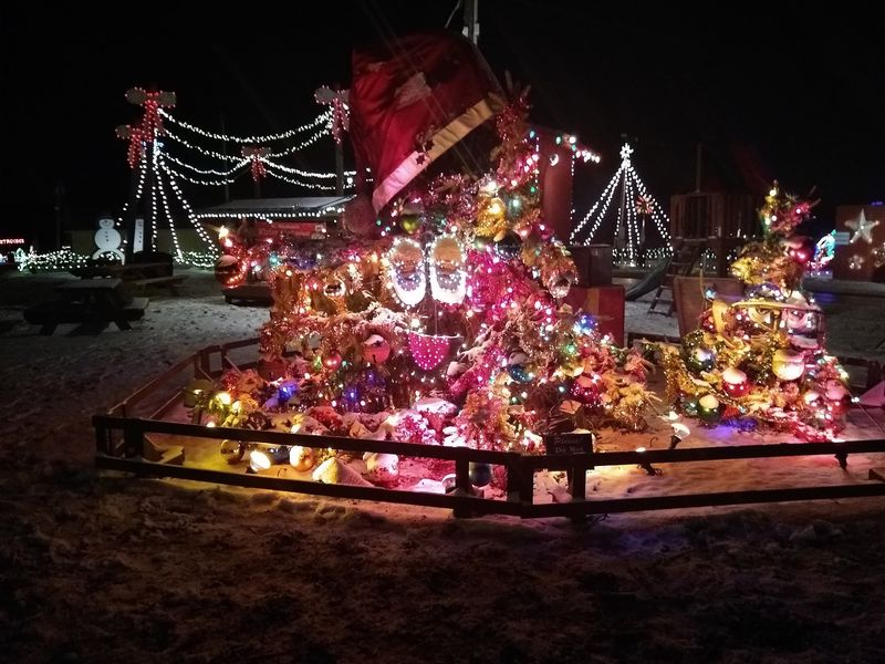 4 Magical Christmas Light Displays In Pennsylvania Worth The Winter Drive - Decor Hint Overly's Country Christmas