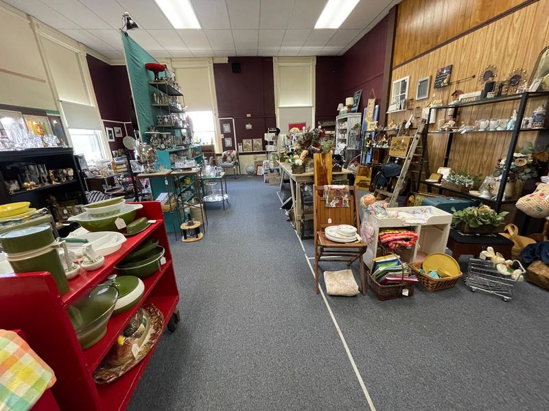Elizabeth's Grand Antique Co., Elizabeth