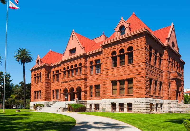 These 11 California Courthouses Look More Like Palaces Than Government Buildings - Decor Hint Old Orange County Courthouse, Santa Ana