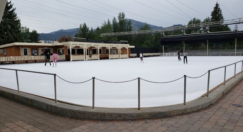 Since 1945 This Idaho Ice Arena Has Let Skaters Glide Outdoors Beside A Ski Resort Lodge - Decor Hint Room For Wobbly Beginners, Grandparents, And Everyone Between