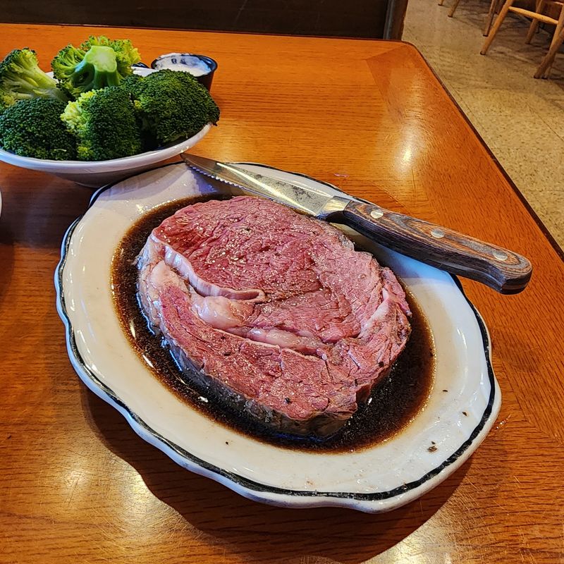 The Prime Rib Schedule Is Worth Planning Your Trip Around