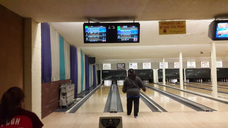 This Nebraska Bowling Alley Has Been Run By The Same Family Since 1952 - Decor Hint Why a Western Nebraska Classic Keeps Rolling