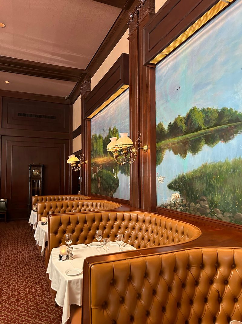 12 Family-Owned California Steakhouses That Cook Beef The Old-Fashioned Way - Decor Hint Harris' Restaurant - The San Francisco Steakhouse