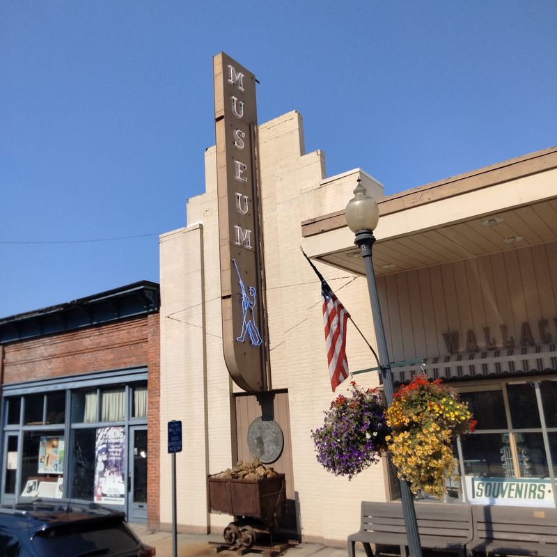 Wallace Idaho Put Every Downtown Building On The National Register To Stop A Freeway - Decor Hint The Stoplight That Got Its Own Funeral