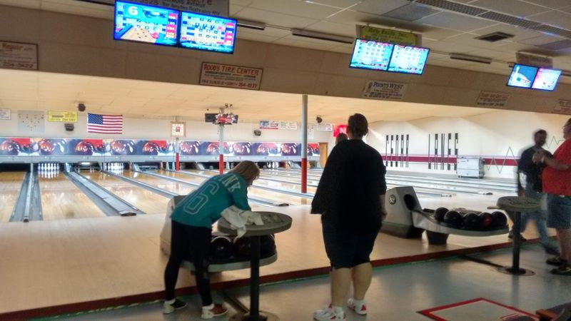 This Small-Town Nebraska Bowling Alley Is The Only Place To Roll A Strike For Miles - Decor Hint Why This Little Alley Deserves A Spot On Your Calendar