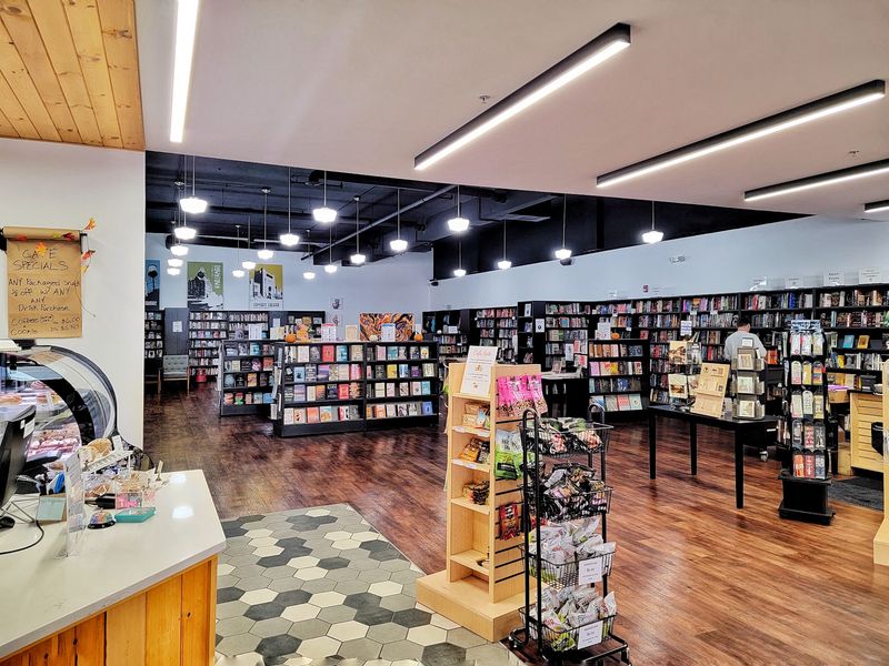10 Cozy Book Cafes In New York Where You Can Read And Relax For Hours - Decor Hint Parthenon Books