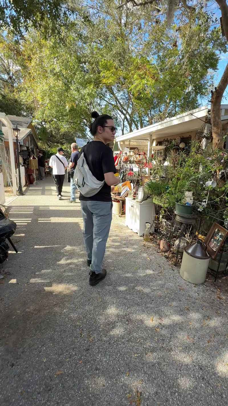Inside This Florida Antique Mall, Three Hundred Dealer Booths Fill One Giant Old Building - Decor Hint A Weekend Market That Sprawls Down A Whole Hill