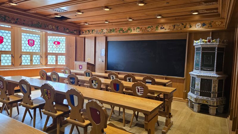 Gaze Up At 7 Stories Of Gothic Stone Inside This Pennsylvania University's Cathedral Of Learning - Decor Hint Thirty-One Classrooms That Travel The Globe