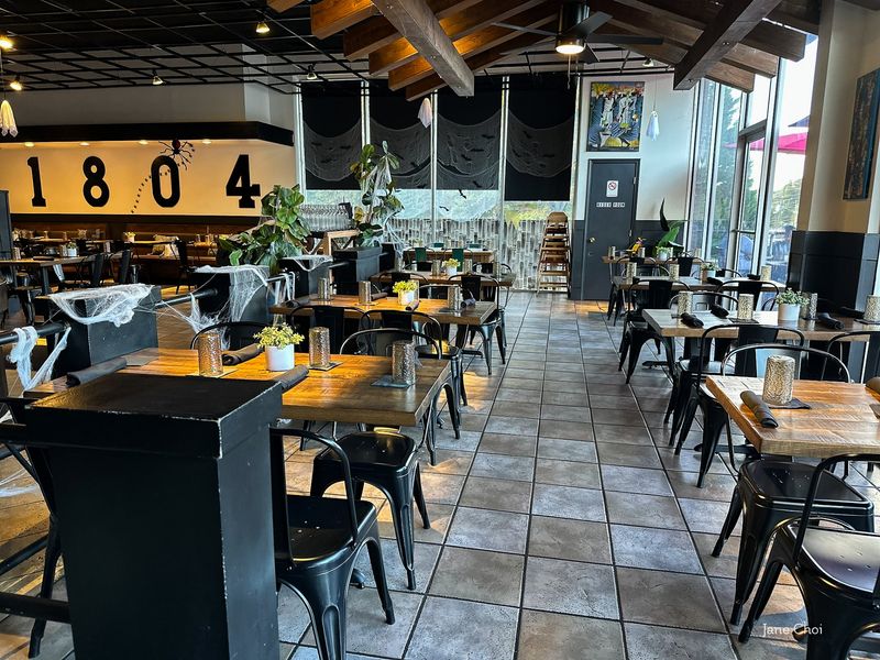 A Cozy Dining Room And Easy Visits