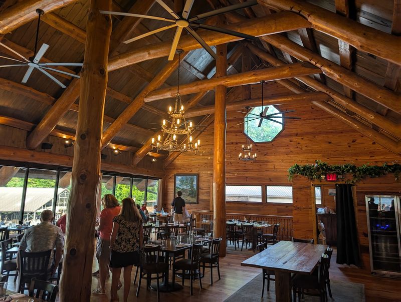 9 Charming And Cozy Georgia Food Stops Worth Visiting During Your Fall Mountain Drive - Decor Hint Lake Burton Grill, Clarkesville
