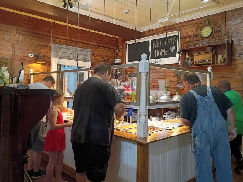 Fried Chicken And Homemade Cobbler Bring Families To This Old Georgia Country Buffet - Decor Hint Birthdays And Weddings Fit Right Into These Old Rooms