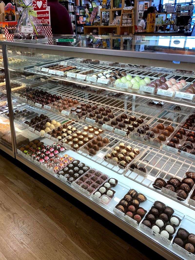 Chocolatepaper, Roanoke